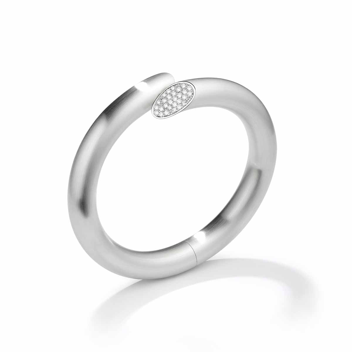 henrich + denzel janus bangle in platinum with pavé diamonds